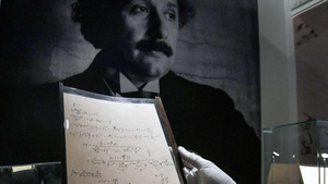 Đấu giá kỷ lục 15 triệu USD cho một bản thảo khoa học của Einstein