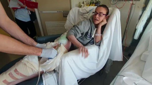 Bị cá mập trắng tấn công, chồng nhanh trí hạ gục 'sát thủ đại dương' cứu sống vợ