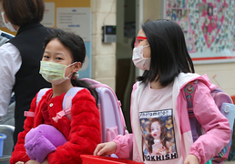 Phát hiện F0, nhiều địa phương cho học sinh dừng đến trường