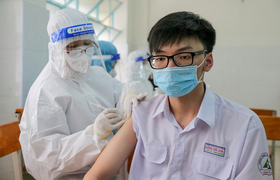 Ngày mai 27/11, Hà Nội tiêm vaccine COVID-19 cho trẻ lớp 9