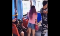 Cả đám đàn ông gặp họa vì cô gái mặc quần có gai