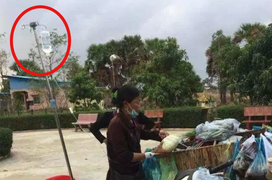 Hình ảnh người phụ nữ vừa truyền thuốc vừa bán rau khiến dân mạng cay mắt