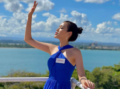 Nhan sắc Đỗ Thị Hà bừng sáng trong nắng Puerto Rico