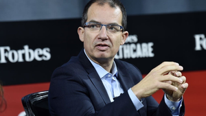 CEO Moderna cảnh báo vaccine kém hiệu quả hơn đối với Omicron