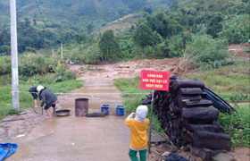 Nam Trà My lại sạt lở, cả quả đồi lớn đổ ập xuống gần nhà dân