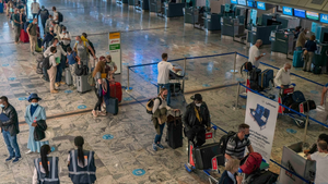 WHO: Cấm du lịch cũng không ngăn được Omicron lây lan