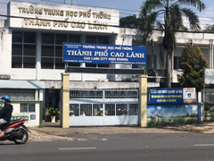 Kỷ luật hiệu phó gửi clip nhạy cảm cho đồng nghiệp