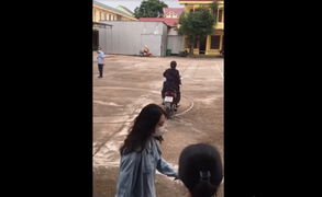 Màn thi bằng lái tệ chưa từng thấy của quý bà