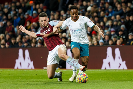 Kết quả Ngoại Hạng Anh: HLV Guardiola lập kỷ lục, Man City bám sát Chelsea