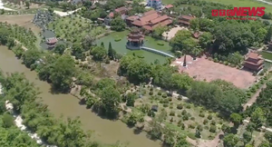 Video: Khám phá ngôi làng 200 tuổi giữ được vẻ cổ kính nguyên vẹn nhất Việt Nam