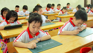 Trẻ lớp 1 ở TP.HCM sắp đi học trực tiếp: Phụ huynh 'người muốn, người không'