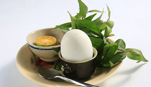 Những ai không nên ăn trứng vịt lộn?