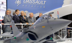Pháp ký hợp đồng xuất khẩu vũ khí lịch sử, bán 80 tiêm kích Rafale cho UAE