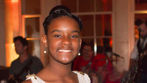 Nữ diễn viên 22 tuổi bị bắn chết trong ô tô