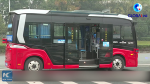 Video: Cận cảnh xe buýt tự hành chở khách ở Trung Quốc