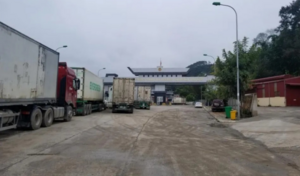 Hàng trăm xe hàng ùn ứ tại cửa khẩu Trà Lĩnh, Cao Bằng tìm cách tháo gỡ
