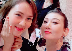 Ảnh Hồng Diễm vào Sài Gòn gặp 'mẹ chồng' khiến fan tò mò