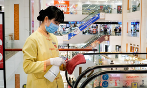 Bộ Y tế: Người biểu hiện ho, sốt, đau họng không đến chợ, trung tâm thương mại