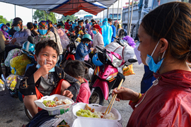 Trẻ em nghèo, người cao tuổi cô đơn ở Hà Nội được hỗ trợ 2 - 2,5 triệu/tháng