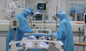 Ca COVID-19 tăng mạnh, Hà Nội có quá tải điều trị F0?