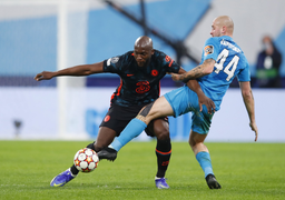 Video: Thủng lưới phút 94, Chelsea mất ngôi đầu bảng Champions League