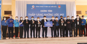 Tri ân khách hàng: EVNNPC thắp sáng ước mơ cho học sinh nghèo vùng cao