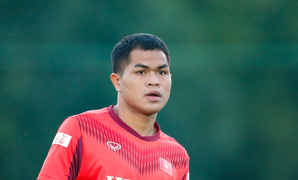 Quỳ lạy trọng tài, cầu thủ U21 HAGL bị cảnh cáo