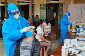 Test nhanh COVID-19 dương tính, phải làm gì?