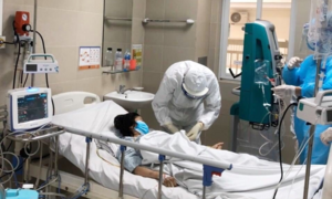 Bệnh nhân COVID-19 tăng kỷ lục, Hà Nội thêm 4 bệnh viện điều trị F0