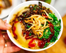 Bánh đúc - từ món nhà nghèo đến thức quà tuổi thơ thơm nức lòng của người Hà Nội