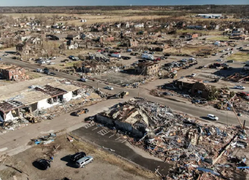 Lốc xoáy càn quét nước Mỹ: Tan hoang như tận thế, nhà xác quá tải