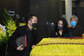 Các nghệ sĩ, người hâm mộ tiễn biệt nhạc sĩ Phú Quang 