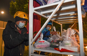 Nữ sinh năm nhất mắng chửi thậm tệ, gọi shipper là con hứng 'bão' chỉ trích