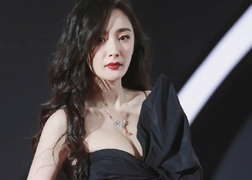 Dương Mịch bị fan 'bắt quả tang' săn hàng giảm giá