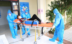 Ca COVID-19 liên tiếp lập kỷ lục mới, Hà Nội có đáp ứng được năng lực điều trị?