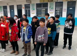 Bài viết gửi cụ ngoại vừa qua đời của học sinh lớp 5 khiến cả lớp òa khóc 