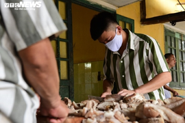 Người bị tạm giam được cấp thêm 3 lạng thịt, 2 lạng cá mỗi tháng