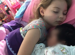 Mang thai 'nhầm', 2 cặp vợ chồng run rẩy biết mình sinh ra con của người khác