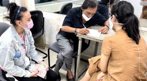 Con trai Thương Tín muốn thay bố giữ tiền quyên tặng nhưng bị từ chối 