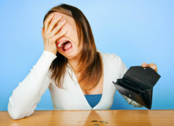 Chồng đau khổ vì nhặt được tiền