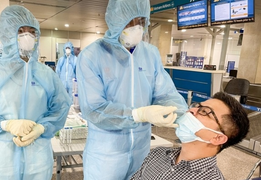 Sân bay Nội Bài dừng test nhanh COVID-19, khách phải chủ động xét nghiệm trước