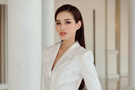 Đỗ Thị Hà từng ôm hôn thí sinh F0, đang đợi kết quả test COVID-19