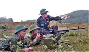 Video: Bộ đội diễn tập đánh địch đổ bộ đường không ở Hà Tĩnh