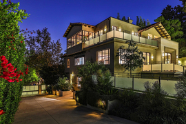 Biệt thự mà Rihanna cho thuê giá 800 triệu đồng/tháng đẹp cỡ nào?