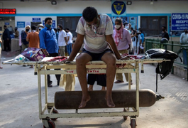 Ấn Độ lo sợ Omicron tàn phá, dự báo hàng triệu ca mắc COVID-19 mỗi ngày