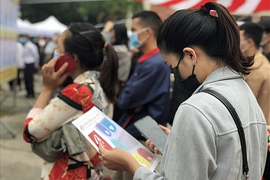 Thất nghiệp vì dịch, nhân viên quảng cáo xoay đủ nghề để mưu sinh