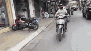 Video: Chế tạo xe chạy bằng điện từ xe máy bảo vệ môi trường