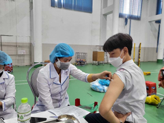 Nam sinh lớp 11 ở Quảng Nam tiêm hai mũi vaccine trong 10 phút