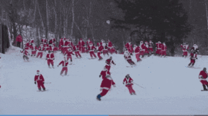 Video: 230 ông già Noel trượt tuyết gây quỹ từ thiện