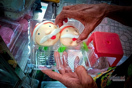 Bánh bao ông già Noel đắt khách dịp Giáng sinh